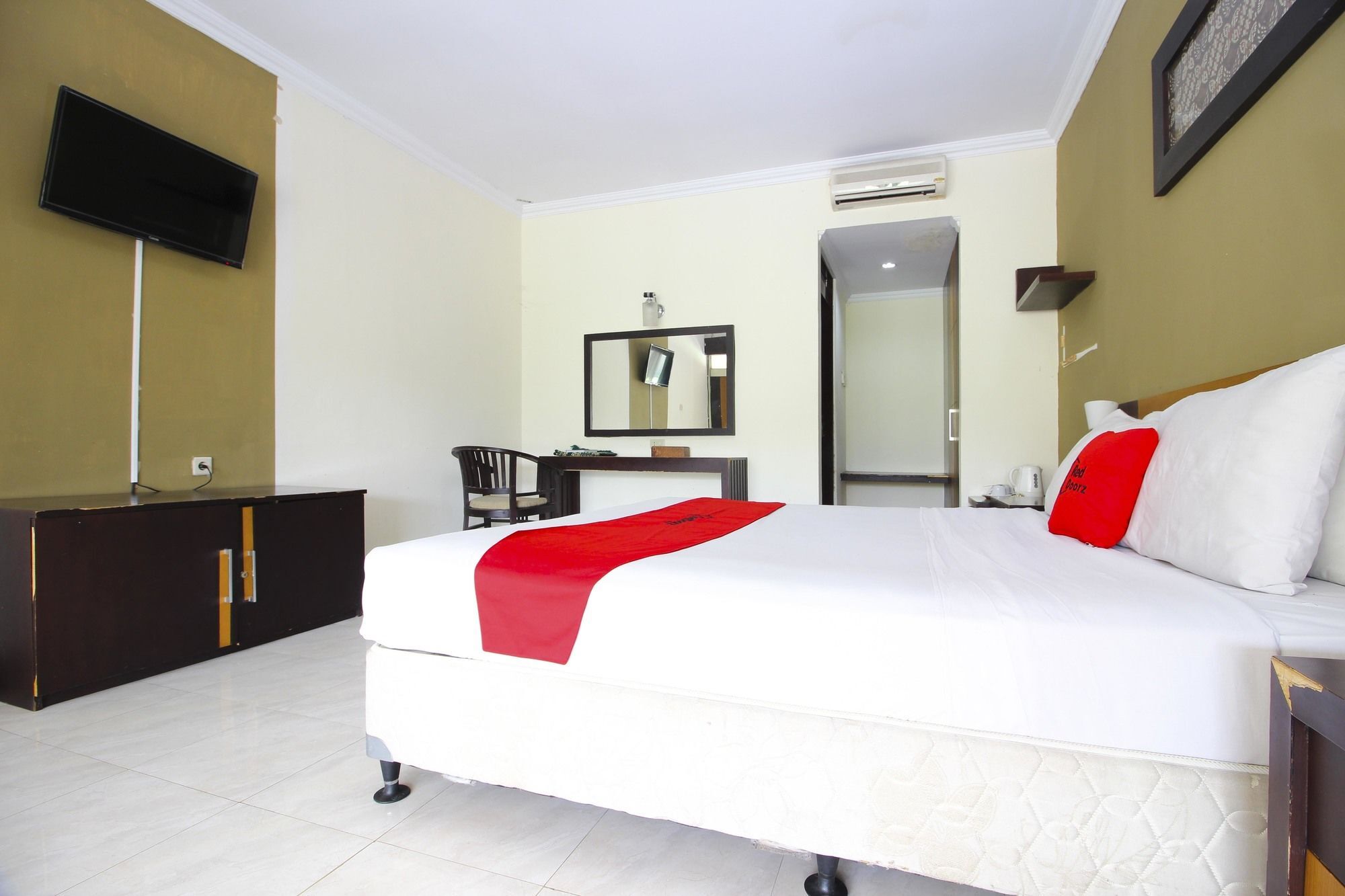 Hotel Reddoorz @ Solo Street Maguwo Zewnętrze zdjęcie